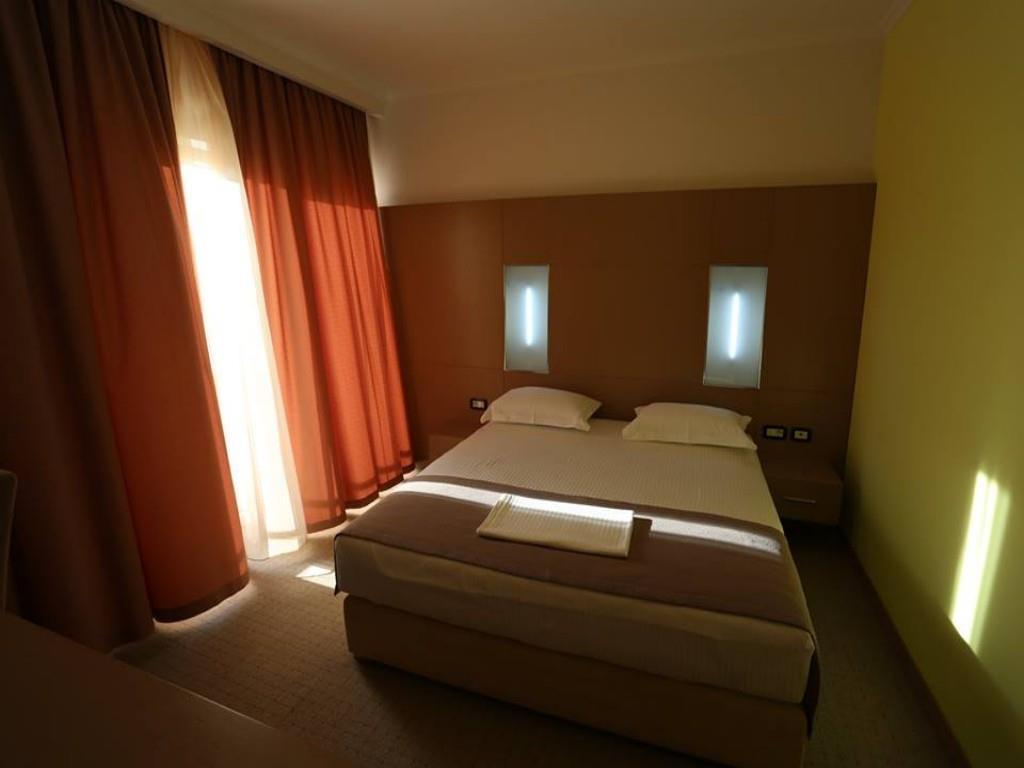Hotel Voloreka Tushemisht Buitenkant foto